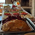 Ξενοδοχείο Shpija E Gjyshit 3*