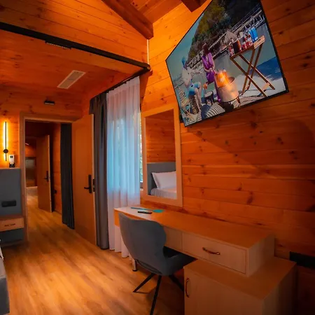 Shpija E Gjyshit Hotel 3*