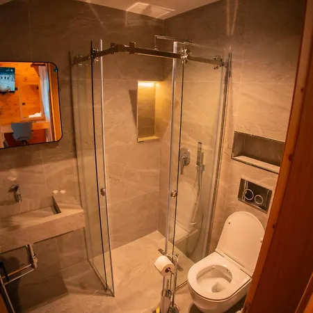 Hotel Shpija E Gjyshit Canaj