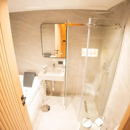 Shpija E Gjyshit Otel Canaj