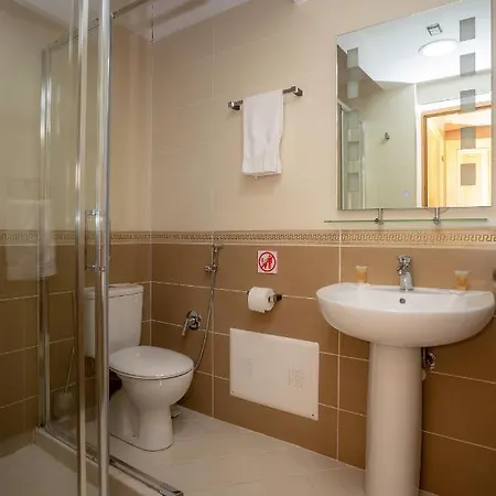 Shpija E Gjyshit 3* Canaj