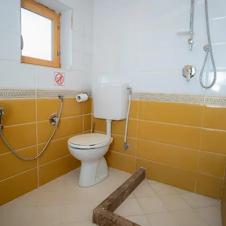 Shpija E Gjyshit Otel