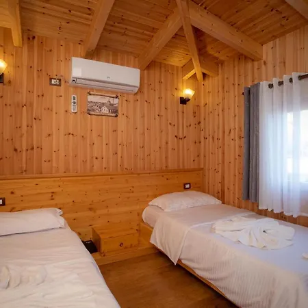 Shpija E Gjyshit Hotel Canaj