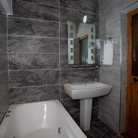 Shpija E Gjyshit Otel 3*