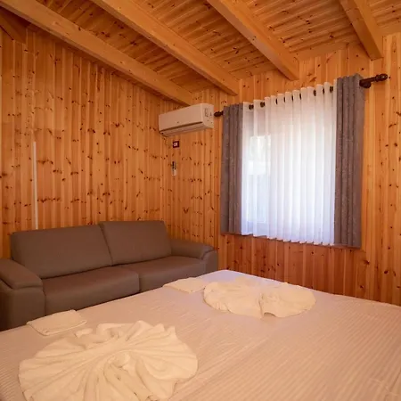 Shpija E Gjyshit 3* Canaj