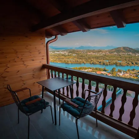 Hotel Shpija E Gjyshit 3*