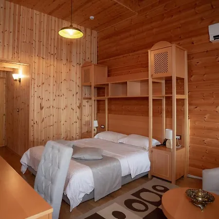 Shpija E Gjyshit Szálloda 3*