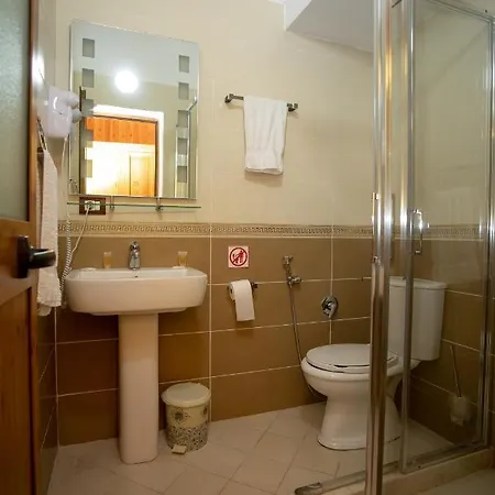 Shpija E Gjyshit 3* Canaj